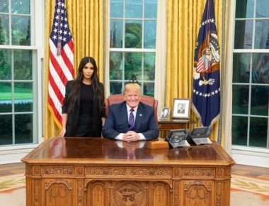 Ο N.Τραμπ συνάντησε την Κιμ Καρντάσιαν: Η διάσημη σταρ του ζήτησε να δοθεί χάρη σε μια μάνα τεσσάρων παιδιών